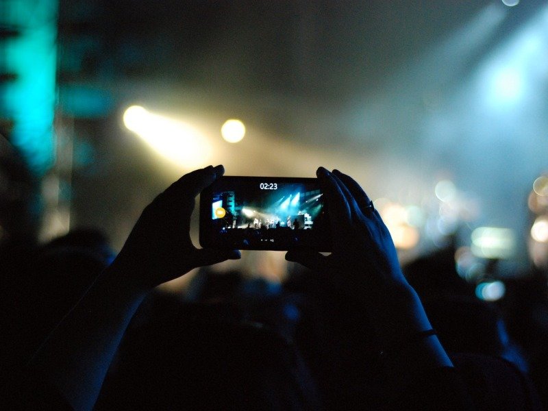 Personnel: ‘Sick’ employees on social media | Russell Advocaten Amsterdam ziek-social-media-social-media.8860bc