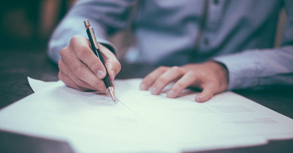Kun je statutair bestuurder zijn zonder een benoemingsbesluit? | Russell Advocaten Amsterdam arbeidsovk - social media