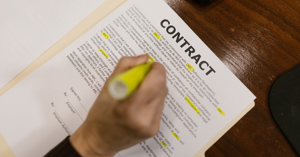 Hoe zegt u een duurovereenkomst op? | Russell Advocaten Amsterdam informatieplicht-contract - social media